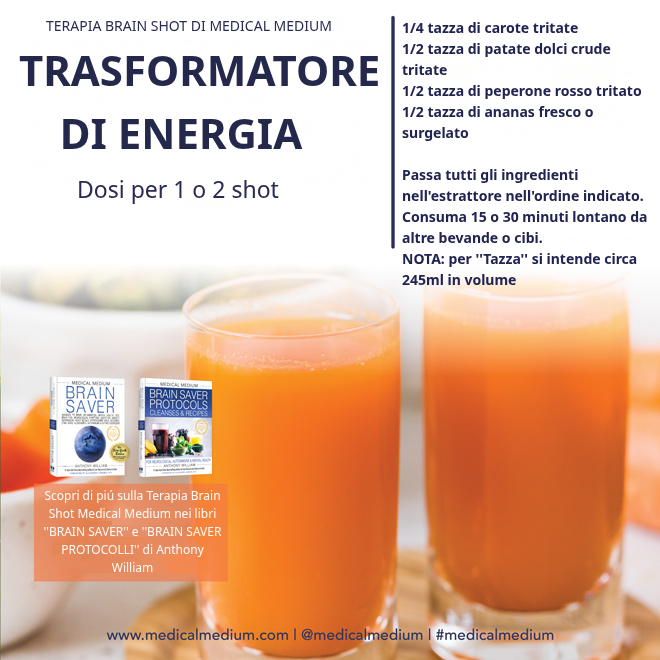 Bicchiere di Cambio di Energia, brain shot con carote, patate dolci, peperone rosso e ananas